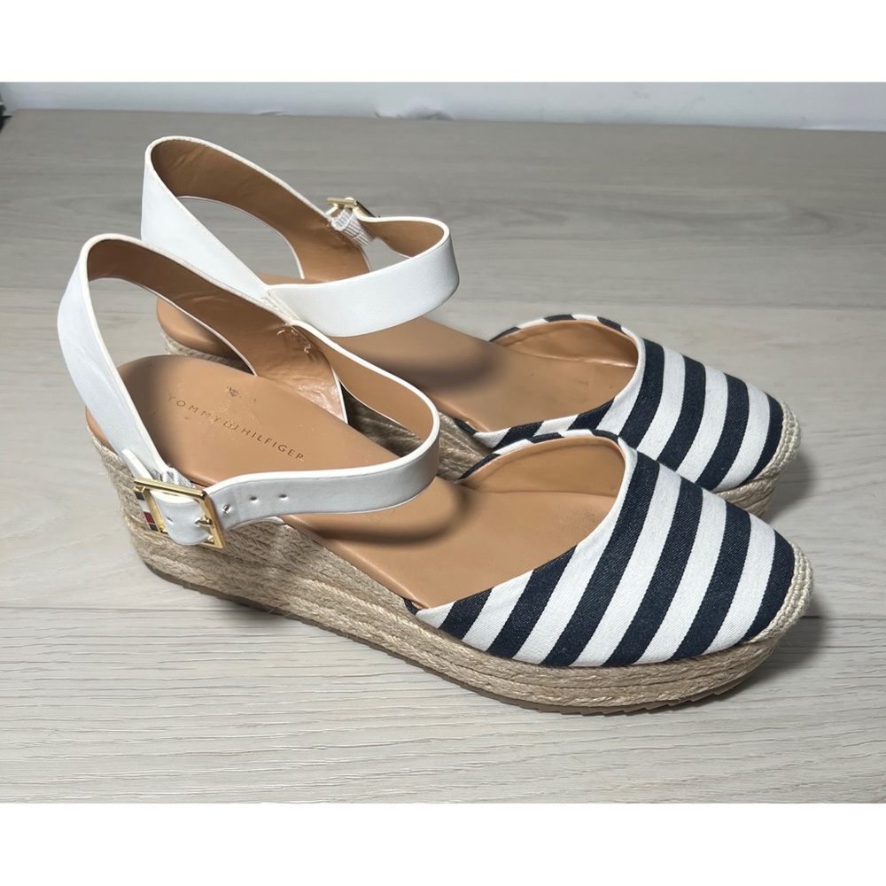 Tommy Hilfiger Nilsa Wedges Navy
Blue & White Sz 8.5